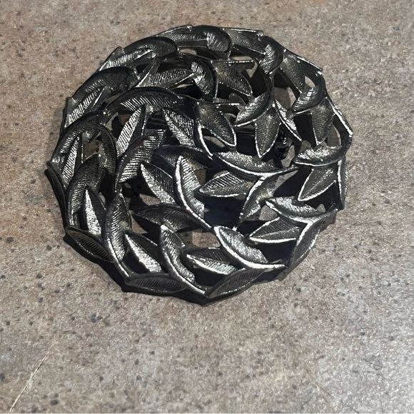 VINTAGE Faux, Costume, Estate, Sliver Brooch - Picture 1 of 8